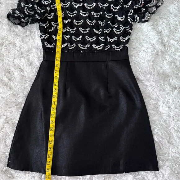 New 🖤 Chic Black and White Mini Dress with Lace Collar - Picture 12 of 17